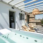 Silvair Jacuzzi Suites, Mykonos Semesterbostad